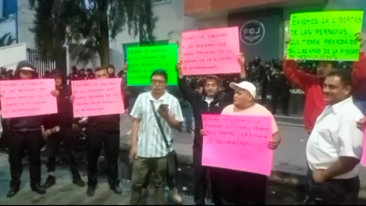Seis operadores de la Ruta 101 de Chimalhuacán fueron detenidos tras una riña derivada de un accidente vial.