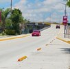 un auto circula por el puente de la transformación en la panga puebla