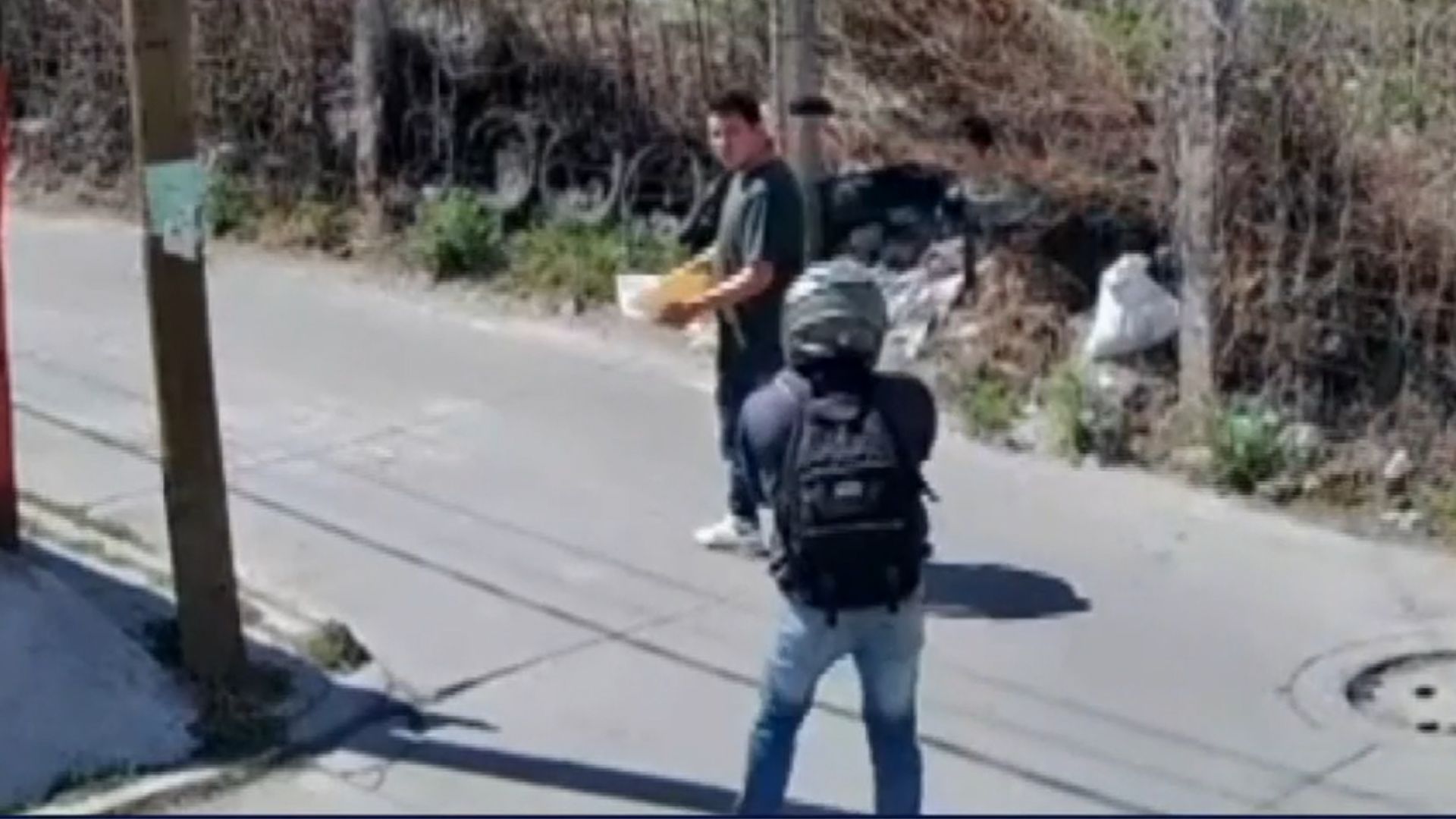 Inseguridad en Chimalhuacán: asaltos en cerrada de Zacahuixtla. Delincuentes armados roban documentos y celulares durante el día.