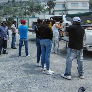 Familiares del trabajador sepultado tras derrumbe de pedreras esperan información