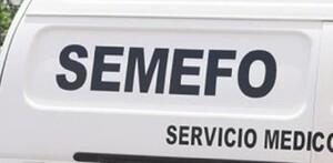 Camioneta en color blanco de SEMEFO