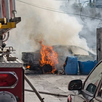 El fuego consumió por completo una unidad en Saltillo. Testigos señalaron un comportamiento inusual previo al siniestro.