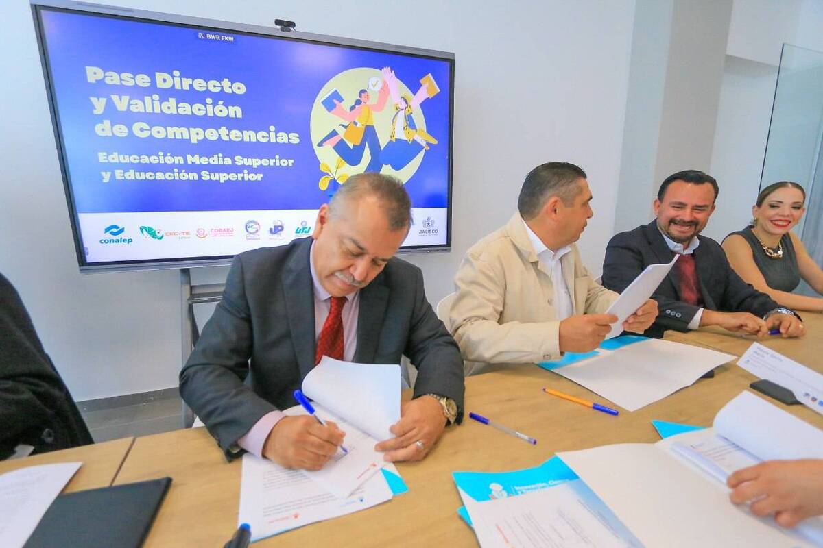 Una foto de la junta con los SICyT