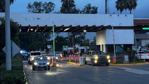 Un altercado vial en Zapopan escaló hasta una agresión armada. Un escolta privado disparó contra un repartidor de agua en el ingreso a Valle Real.