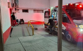 Cruz Roja de Torreón, donde atendieron a dos hombres apuñalados por defender a un grupo de niños.