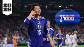 Daichi Kamada festejando el gol de Japón ante Túnez en el Estadio Monterrey durante el partido mil de los Mundiales de la FIFA.