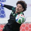 Memo Ochoa entrenando con la Selección Mexicana.
