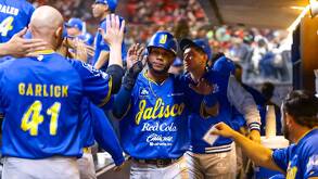 jugadores Charros de Jalisco festejan por carrera