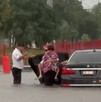 Policías de Escobedo rescataron a una familia que quedó varada en un automóvil durante la tormenta registrada este viernes.