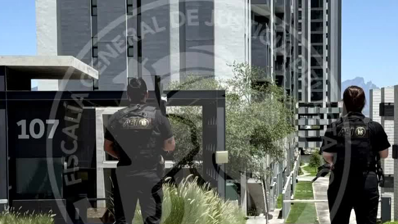 Agentes ministeriales detuvieron a José Antonio N., acusado del feminicidio de su pareja en Santa Catarina.