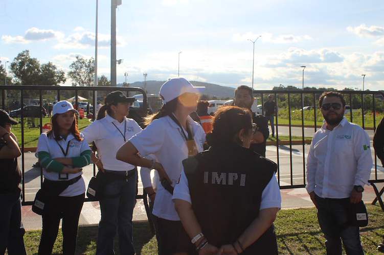 El IMPI desplegó 15 brigadas en el Estadio Guadalajara para inhibir la venta de productos apócrifos y desactivó 140 retransmisiones ilegales.