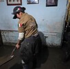 Personal de Protección Civil apoyando en labores de desasolve debido a una inundación.