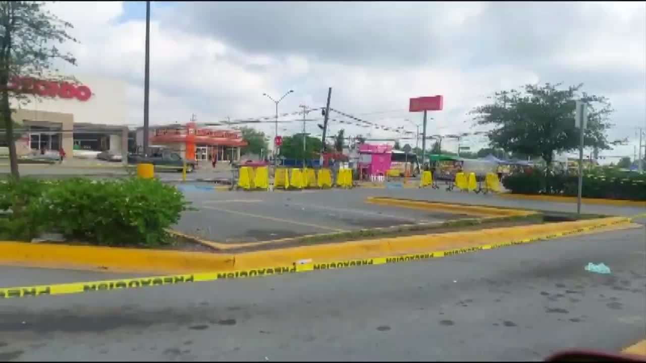Las lluvias y fuertes vientos registrados en la zona metropolitana de Nuevo León dejaron daños en infraestructura, caída de postes y transformadores.