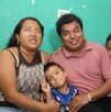En esté día del padre Jonathan demuestra que nada es impedimento para ser un buen papá.