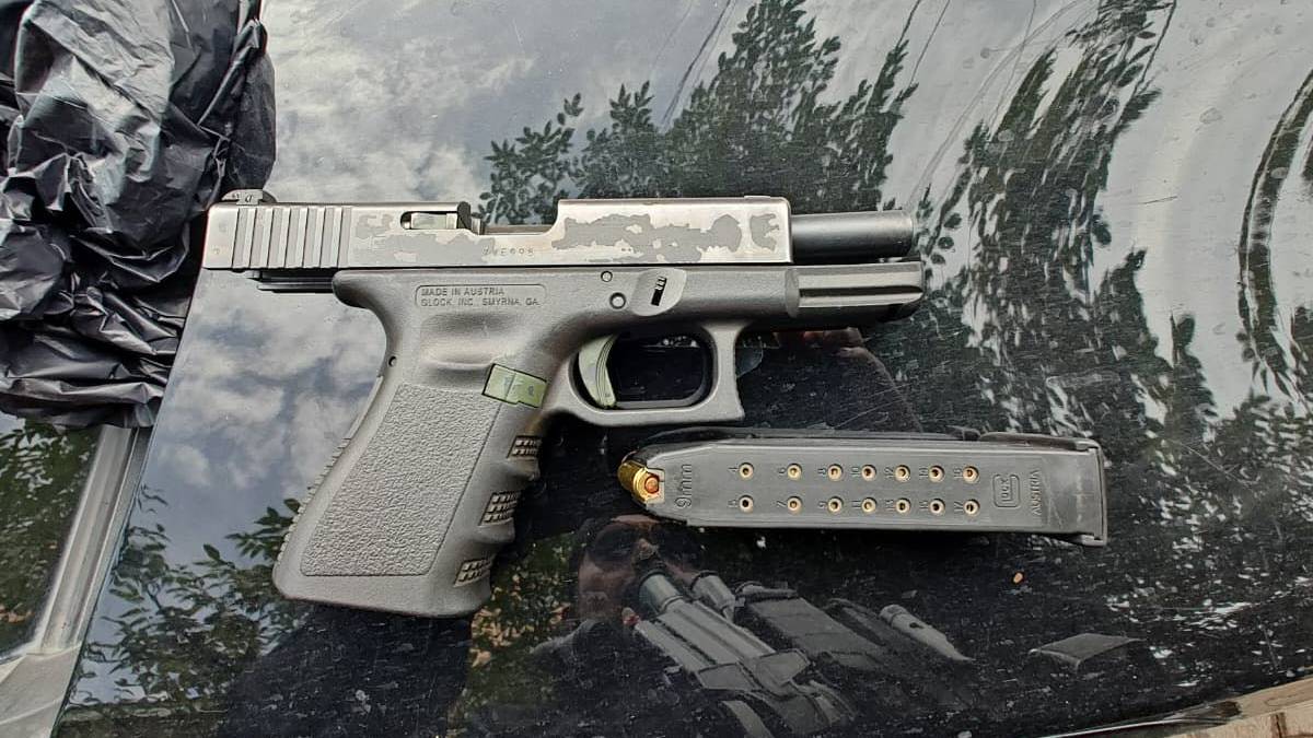 Arma de fuego con un cartucho completo