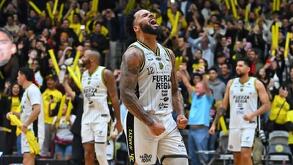 Avry Holmes jugando para Fuerza Regia en la LNBP durante un partido de la temporada 2025.