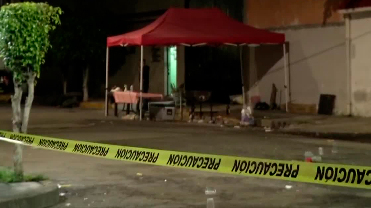 Una balacera en una chelería de la colonia Ahuizotla, Naucalpan, dejó al menos tres personas lesionadas.