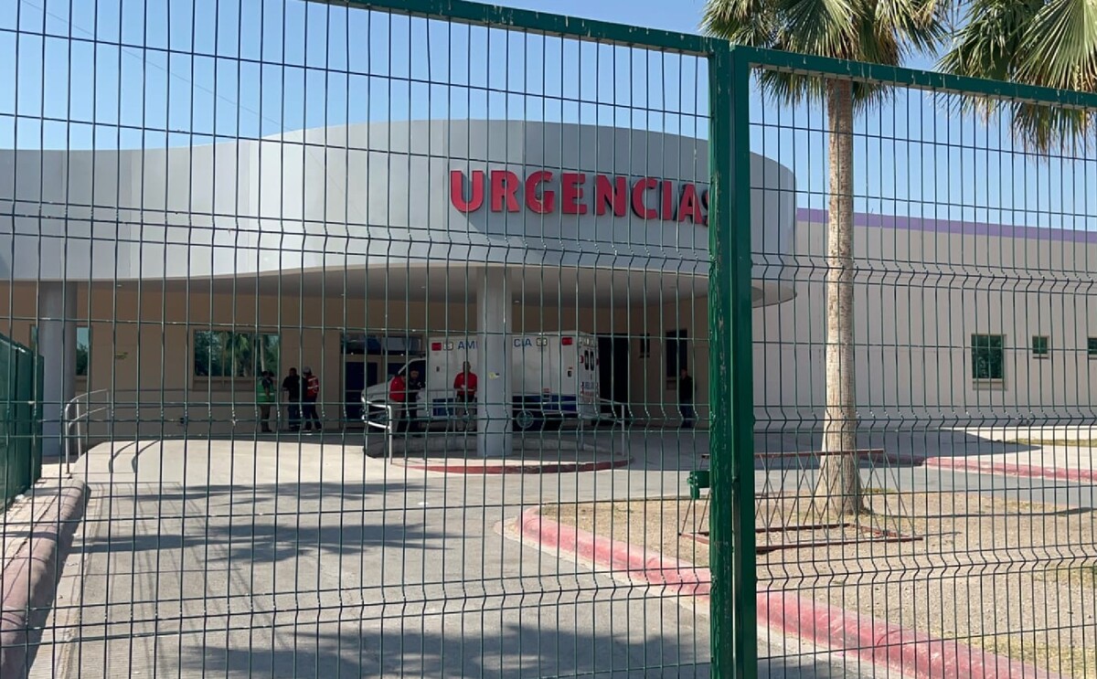 Hospital General de Torreón, donde se atiende a un hombre que fue localizado golpeado e inconsciente.