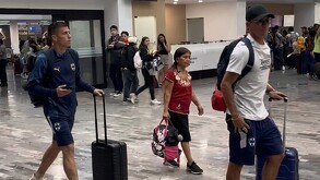 El Club de Futbol Monterrey aterrizó en la Sultana del Norte tras culminar sus trabajos de pretemporada en la Riviera Maya bajo el mando de Matías Almeyda.
