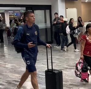El Club de Futbol Monterrey aterrizó en la Sultana del Norte tras culminar sus trabajos de pretemporada en la Riviera Maya bajo el mando de Matías Almeyda.