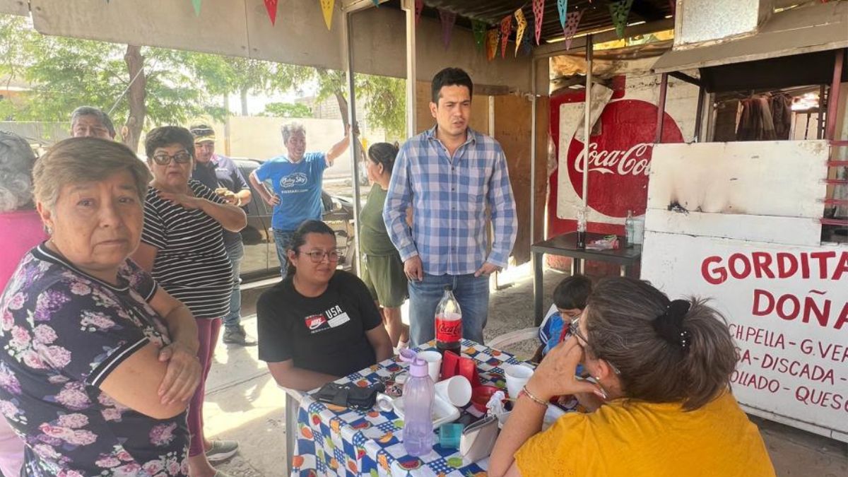 Personas al oriente de Torreón.