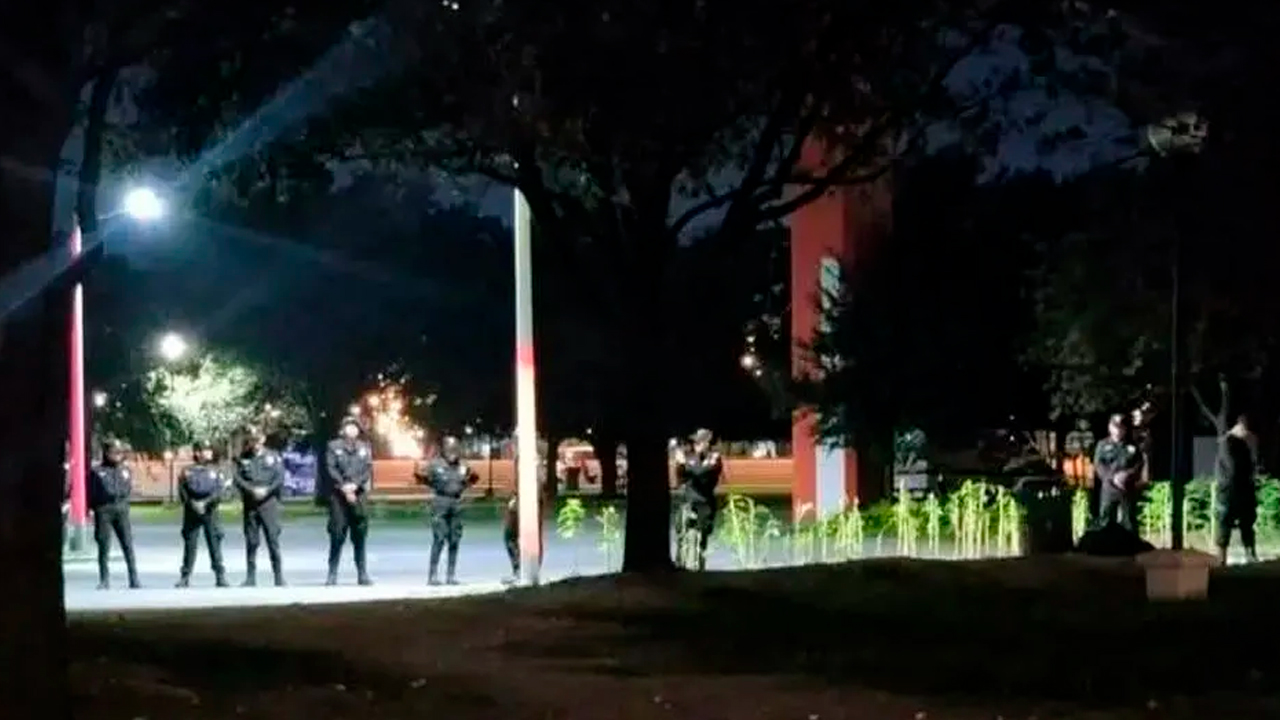 Un hombre fue hallado sin vida en el Paseo Santa Lucía, a metros del Fan Fest Monterrey en el Parque Fundidora.
