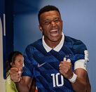 Kylian Mbappé festejando sus dos goles frente a Senegal en el Mundial 2026.