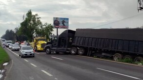 Un tráiler accidentado a la altura de Technology Park provoca filas kilométricas en la Carretera a Nogales y Vallarta. Consulta las vialidades aquí.