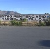 Se observan unas letras en color negro que dicen Centro Penitenciario de Saltillo.
