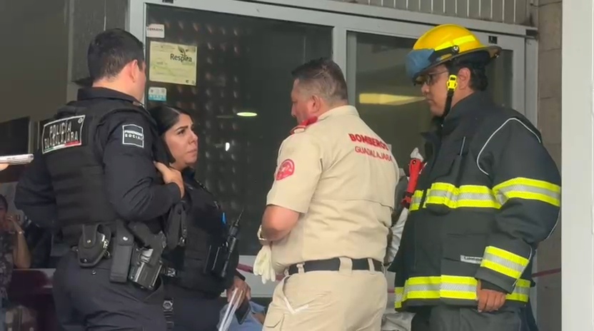 Policías y bomberos en clínica de IMSS, IMSS, Guadalajara