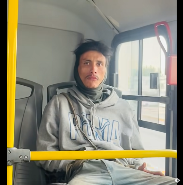 Hombre con sudadera