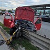Un fuerte accidente entre un tráiler y un Jetta en Periférico Sur y 8 de Julio dejó dos lesionados y caos vial. Conoce las rutas alternas aquí.
