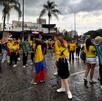 Afición de Colombia arma banderazo y se adueña de la glorieta La Minerva en Guadalajara.