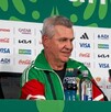 El 'Vasco' Aguirre evadió las polémicas y aclaró que no regalará minutos a Guillermo Ochoa en el partido de México contra República Checa en el Mundial.