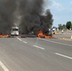 La tarde de este lunes, habitantes de las comunidades de Gasca y Yustis realizaron un bloqueo sobre la carretera Celaya–Juventino Rosas.