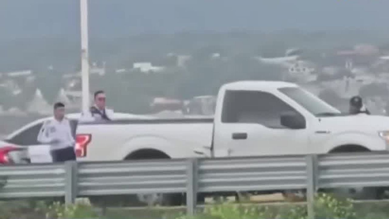 Persecución en la carretera México-Pachuca culminó con la detención de tres personas señaladas como presuntos montachoques.