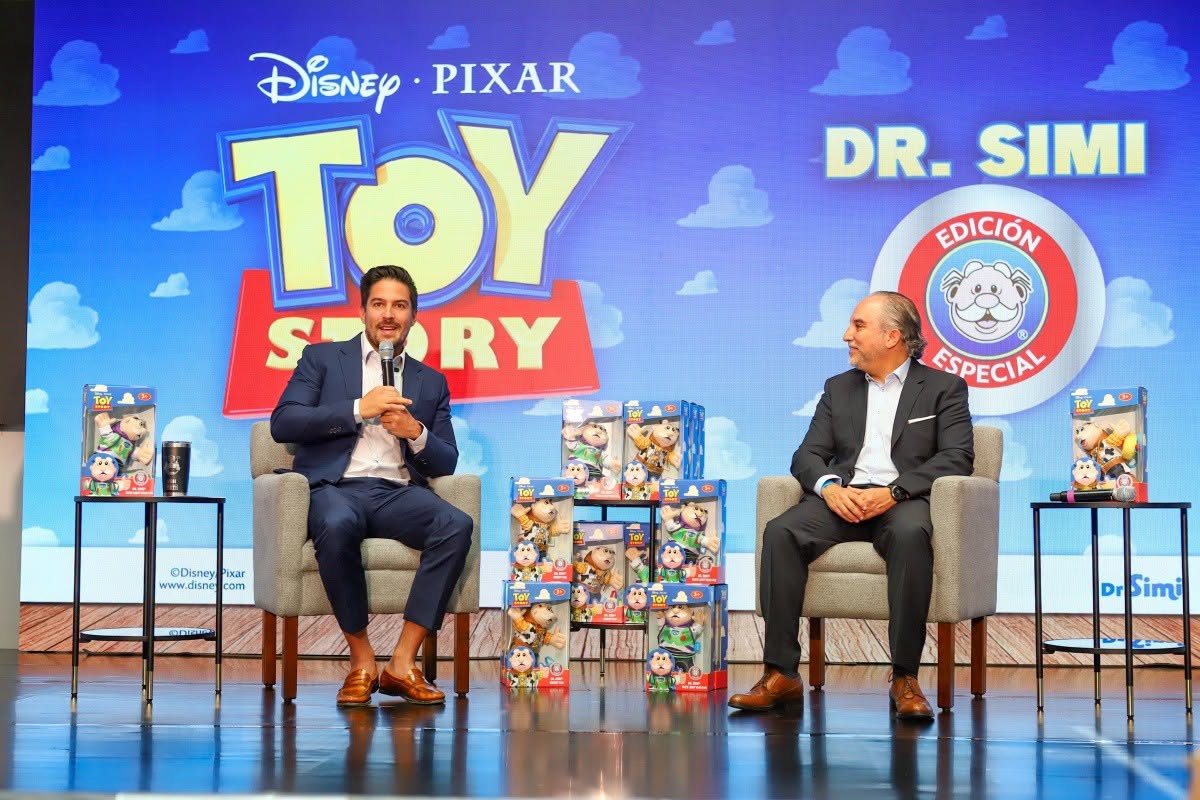 Dr. Simi anuncia una colaboración con Toy Story lanzando un peluche edición limitada conmemorando el estreno de la quinta película.