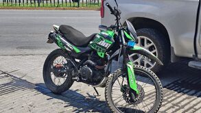 Motocicleta con reporte de robo es asegurada por elementos policiacos