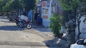 Autoridades investigan el asesinato de un hombre localizado al interior de un domicilio en la colonia Colinas del Aeropuerto, en Pesquería.