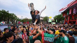 Joven es arrojada al aire durante Fan Fest Guadalajara 2026