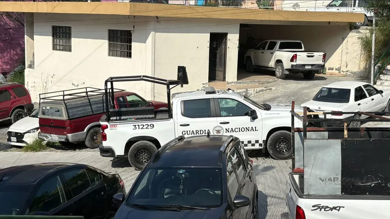 Un hombre fue localizado sin vida y otro resultó lesionado tras un hecho violento en la colonia Lomas Modelo, en Monterrey.