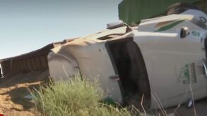 camión volcado en Gómez Palacio.