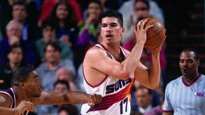 Horacio Llamas en la NBA en 1997.