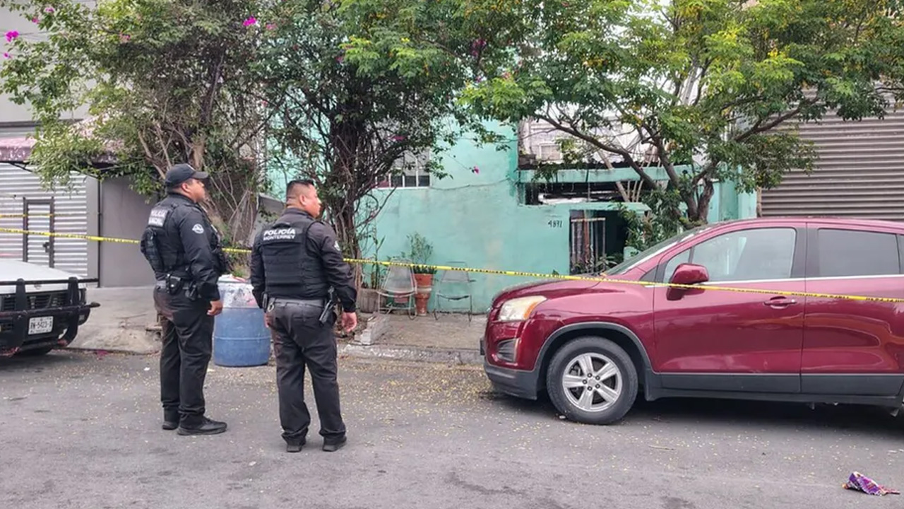 Un joven de 19 años resultó gravemente herido tras ser perseguido y atacado a balazos en la colonia Los Altos, en Monterrey.
