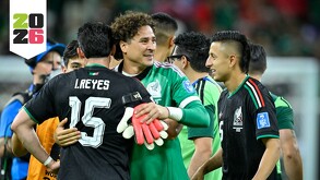 Jugadores como Alexis Vega y Roberto Alvarado respaldan a Guillermo Ochoa para ser titular con la Selección Mexicana frente a República Checa en el Mundial.