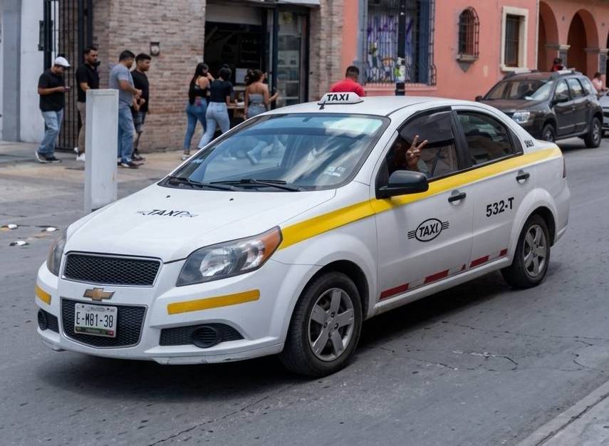 Cobros indebidos y fallas en el taxímetro encabezan las denuncias contra taxis en Saltillo; así se atienden los reportes.
