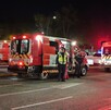 Tres ambulancias de la Cruz Roja de Guadalajara en medio de una avenida con policías viales y autos circulando alrededor