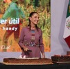 Al arribo de la presidenta Claudia Sheinbaum, representantes de medios de comunicación le cantaron las mañanitas por su cumpleaños 64.