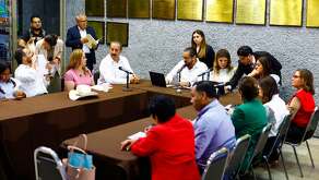 Congreso de Nuevo León rechazando reforma.
