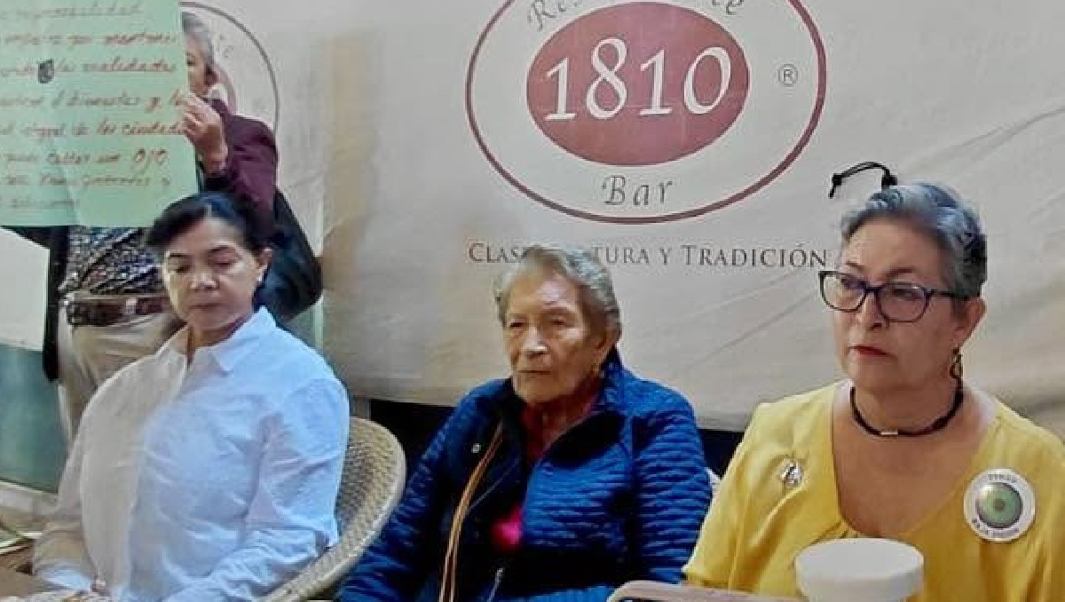 Maestra presenta denuncias por la falta de mantenimiento en la calles de Querétaro | redes sociales